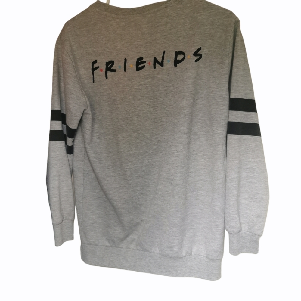 𝅺FRIENDS sweater size small